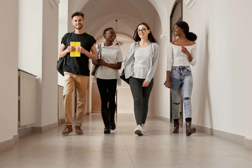 "Jamais conseguiria estudar em uma escola tão boa e treinar natação ao mesmo tempo sem o programa Somos Futuro", celebra bolsista