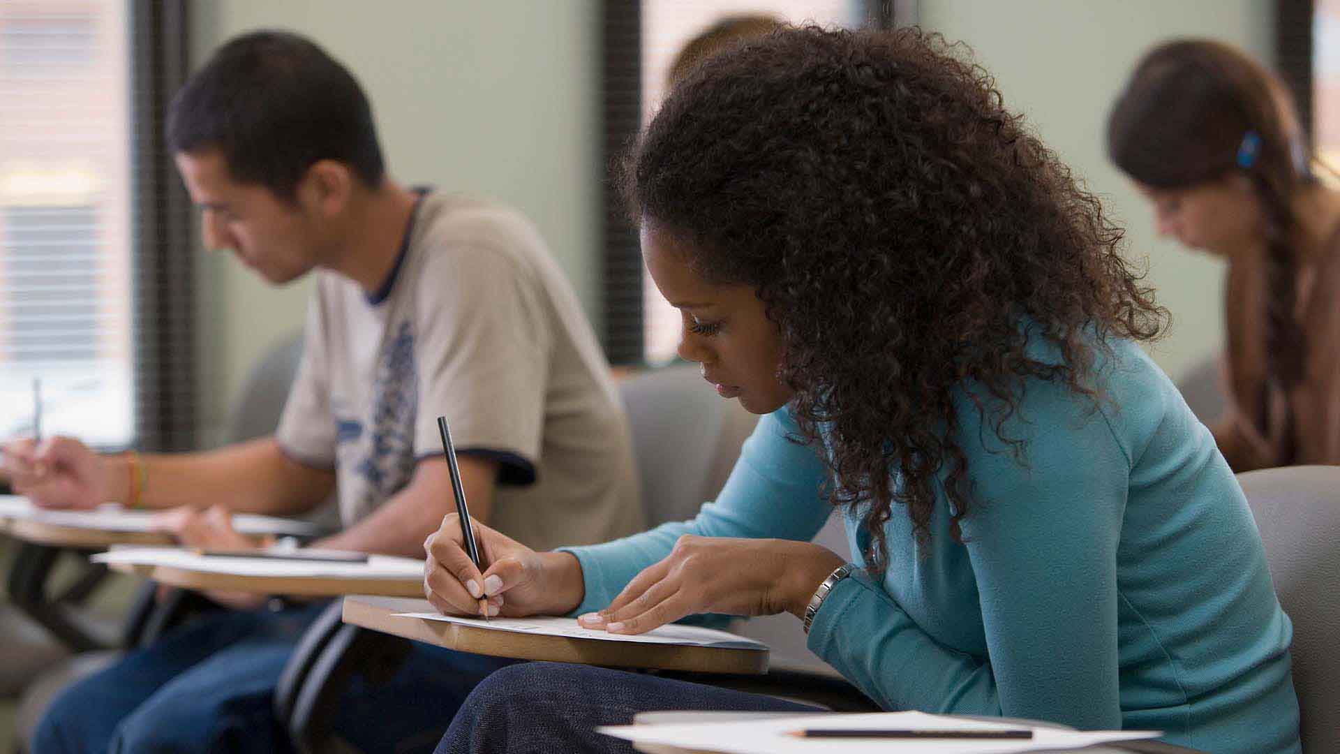 Enfim, universitários: programa Somos Futuro transforma a vida de jovens estudantes